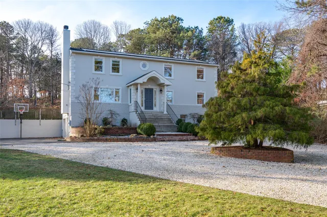 $2,199,000 | 36 Charla Drive, Southampton, NY 11968