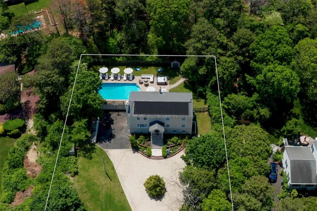 $2,199,000 | 36 Charla Drive, Southampton, NY 11968