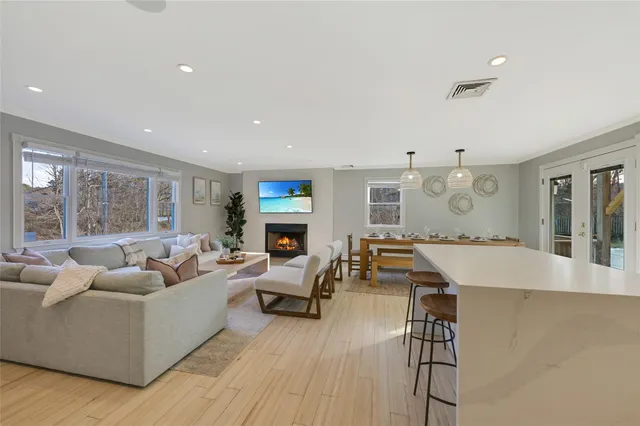 $2,199,000 | 36 Charla Drive, Southampton, NY 11968