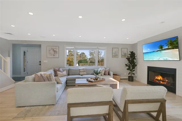 $2,199,000 | 36 Charla Drive, Southampton, NY 11968