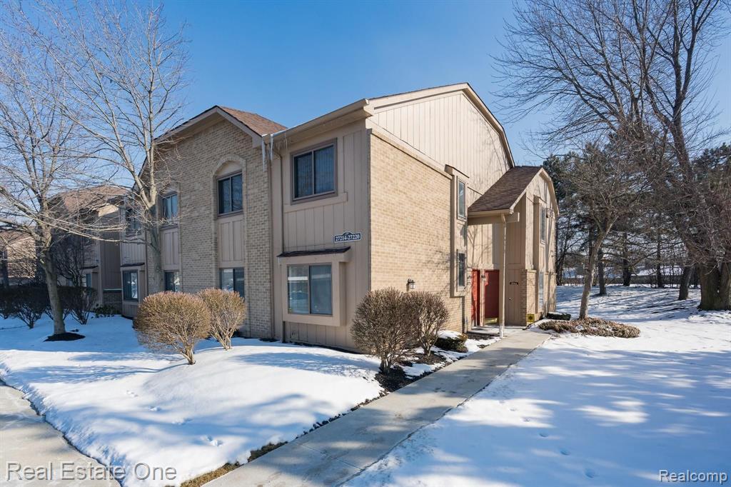 27214 Evergreen Road Lathrup Village, MI 48076 - Photo 1 of 18