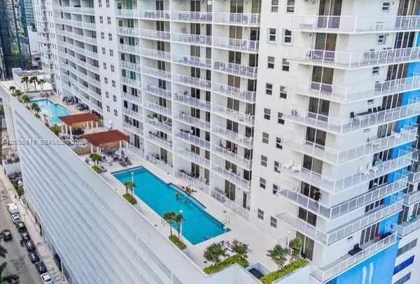 $450,000 | 1200 Brickell Bay Drive, Unit 3318, Miami, FL 33131