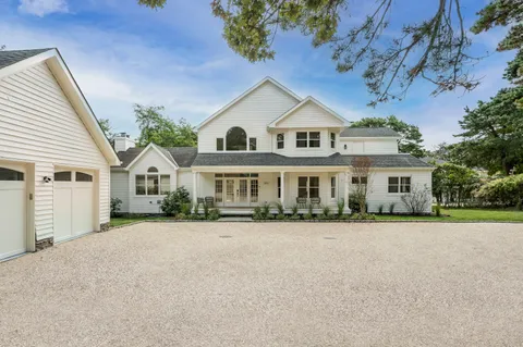 $3,295,000 | 286 Montauk Highway, Southampton, NY 11968