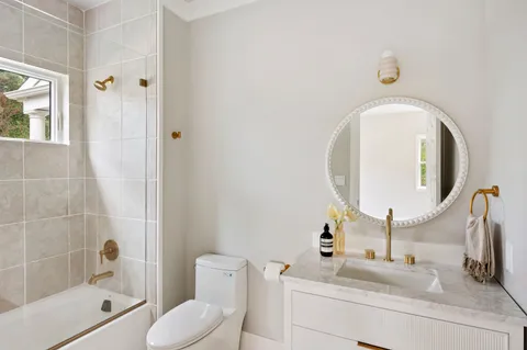 $3,295,000 | 286 Montauk Highway, Southampton, NY 11968