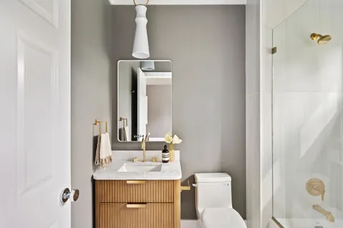 $3,295,000 | 286 Montauk Highway, Southampton, NY 11968