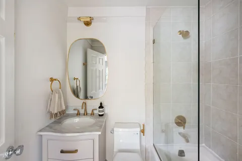 $3,295,000 | 286 Montauk Highway, Southampton, NY 11968