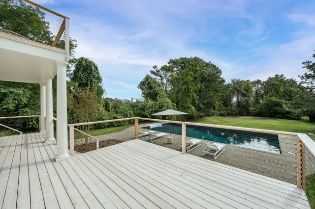 $3,295,000 | 286 Montauk Highway, Southampton, NY 11968