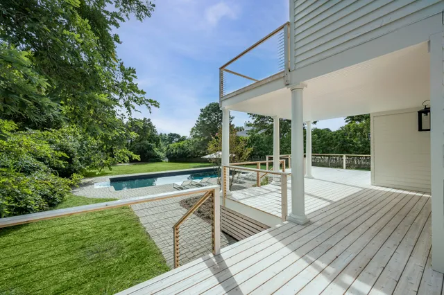 $3,295,000 | 286 Montauk Highway, Southampton, NY 11968