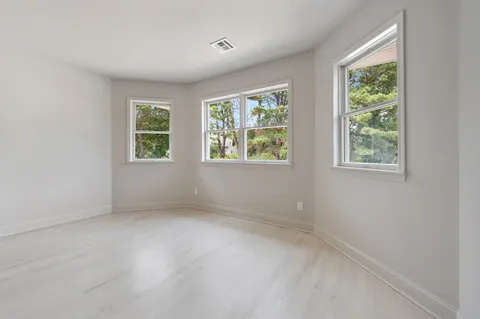 $3,295,000 | 286 Montauk Highway, Southampton, NY 11968