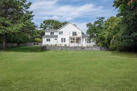 $3,295,000 | 286 Montauk Highway, Southampton, NY 11968