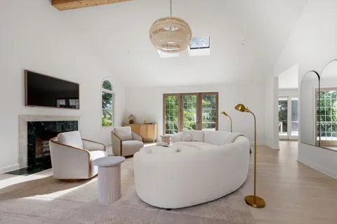 $3,295,000 | 286 Montauk Highway, Southampton, NY 11968