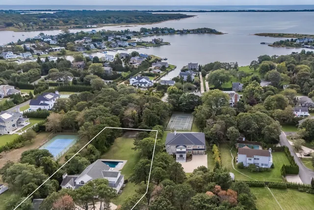 $3,295,000 | 286 Montauk Highway, Southampton, NY 11968