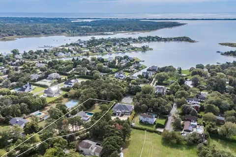 $3,295,000 | 286 Montauk Highway, Southampton, NY 11968