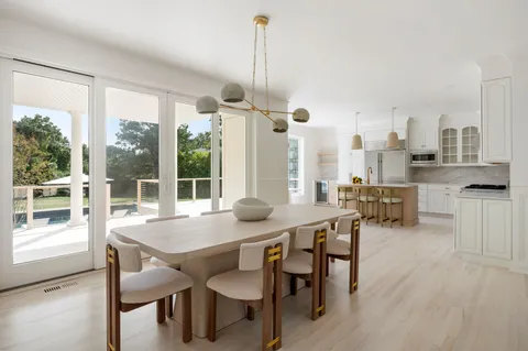 $3,295,000 | 286 Montauk Highway, Southampton, NY 11968