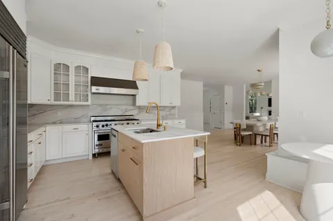 $3,295,000 | 286 Montauk Highway, Southampton, NY 11968