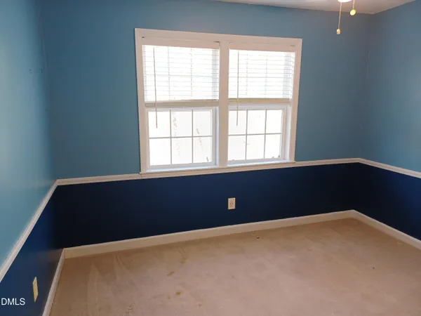 an empty room with closet and mirror