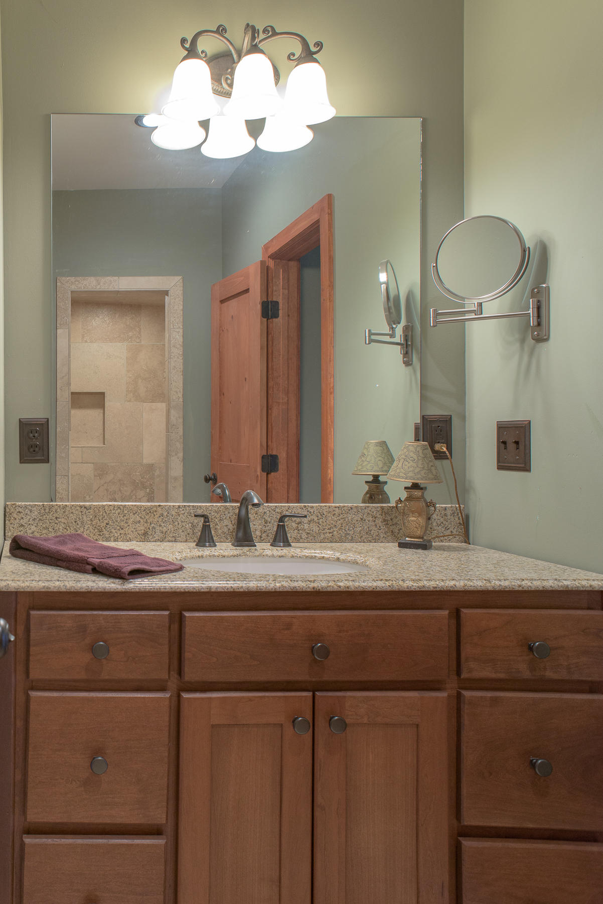 7993 Selcer Road Hixson, TN 37343 - Photo 21 of 27 Hall Bathroom