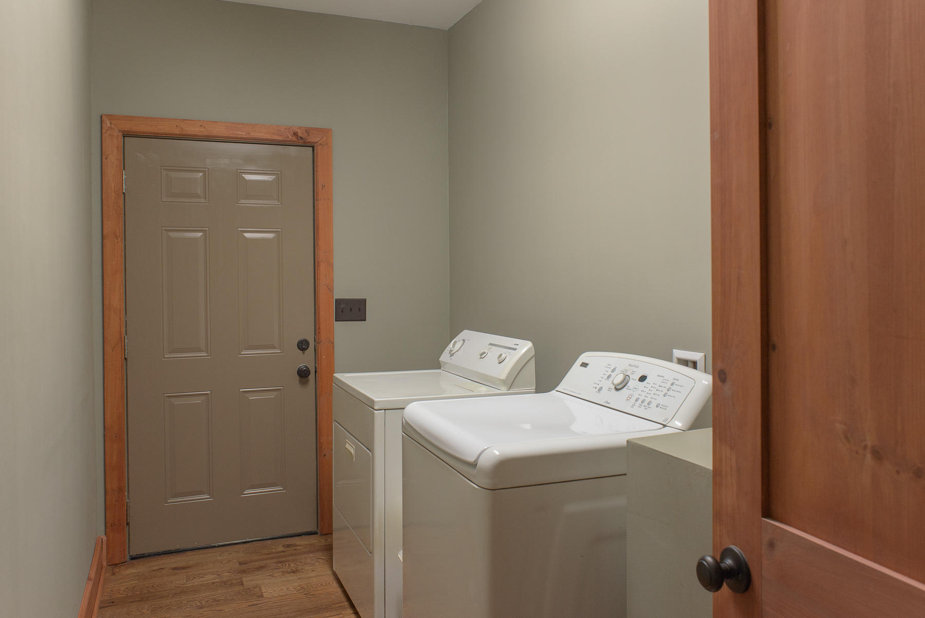 7993 Selcer Road Hixson, TN 37343 - Photo 23 of 27 Laundry Room