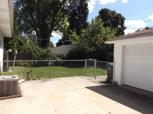 2411 West Cheyenne Road Waukegan, IL 60087 - Photo 2 of 18