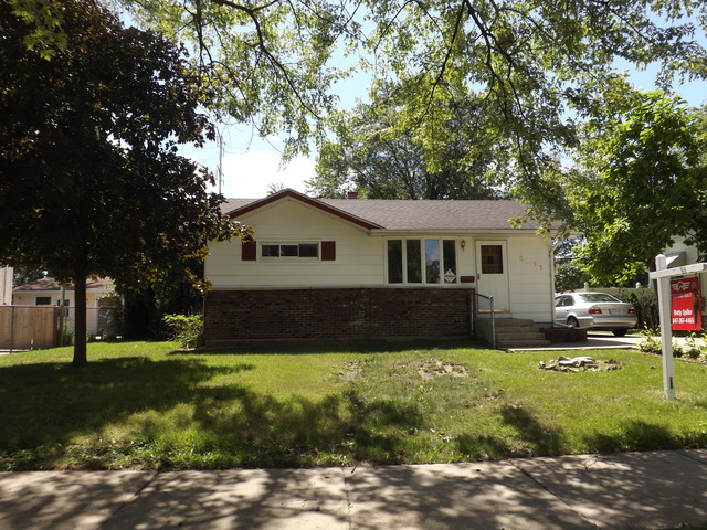 2411 West Cheyenne Road Waukegan, IL 60087 - Photo 4 of 18 a view of house with yard