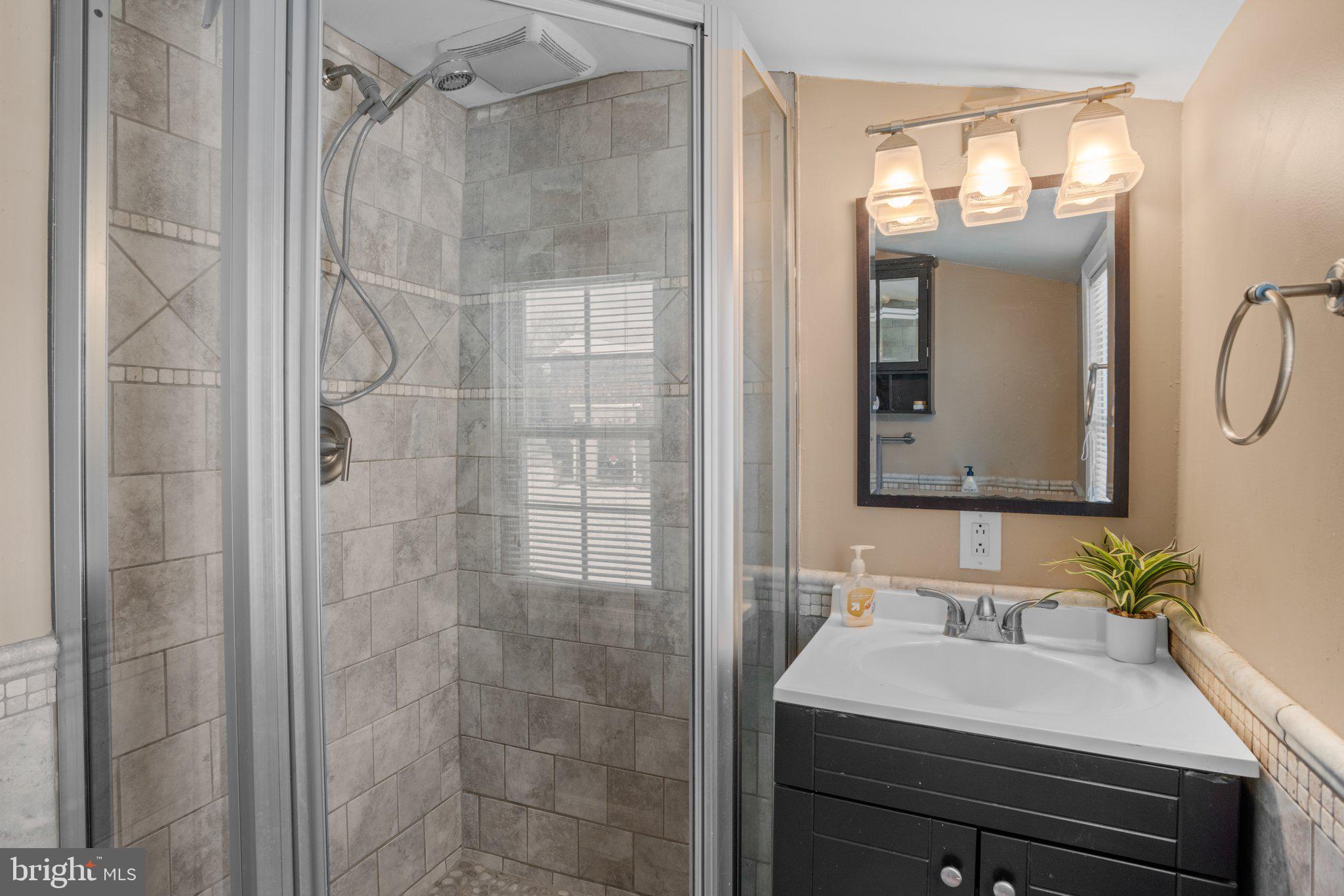 3604 Hineline Road Baltimore, MD 21229 - Photo 16 of 36 Full Bathroom Two