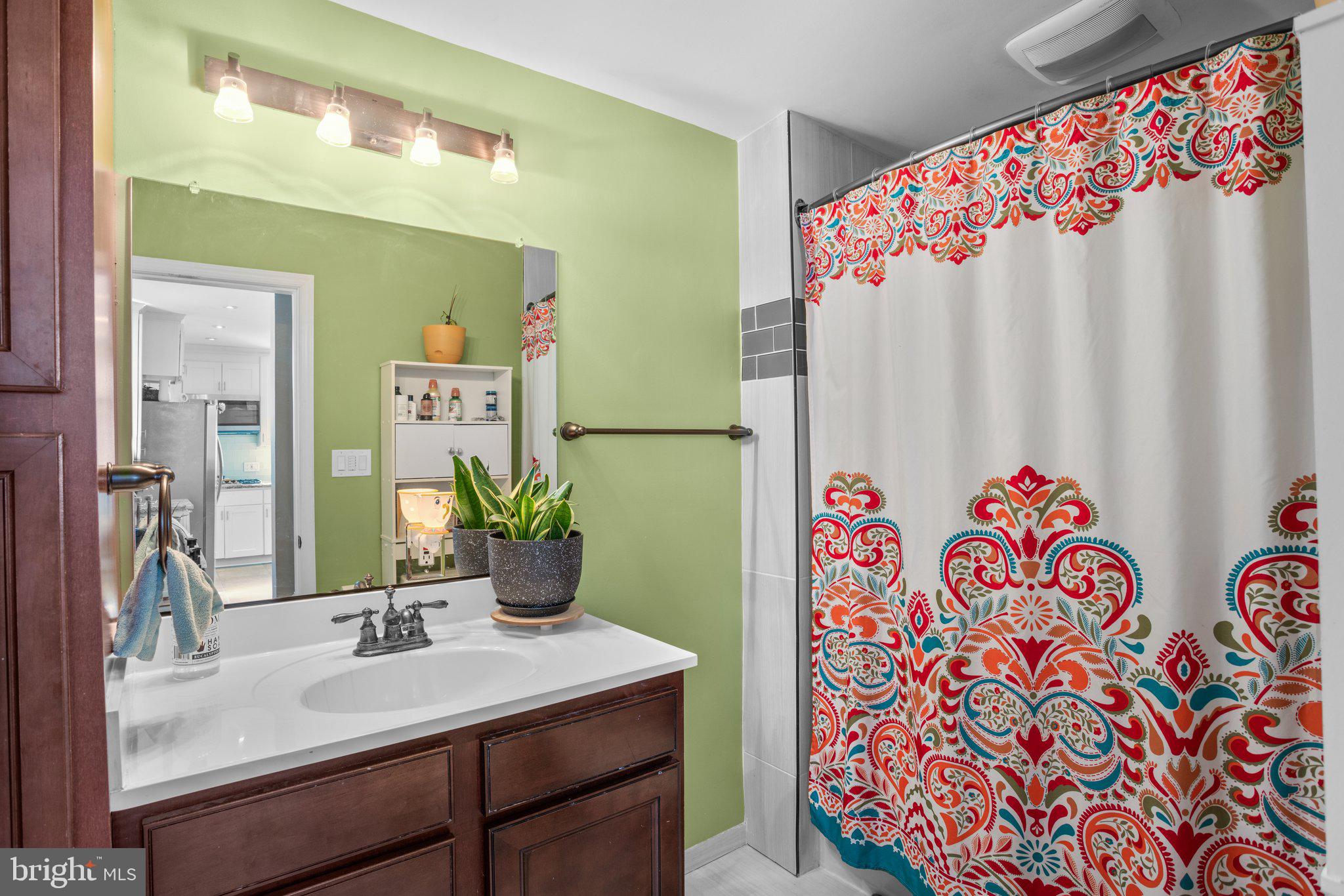 3604 Hineline Road Baltimore, MD 21229 - Photo 24 of 36 Full Bathroom One