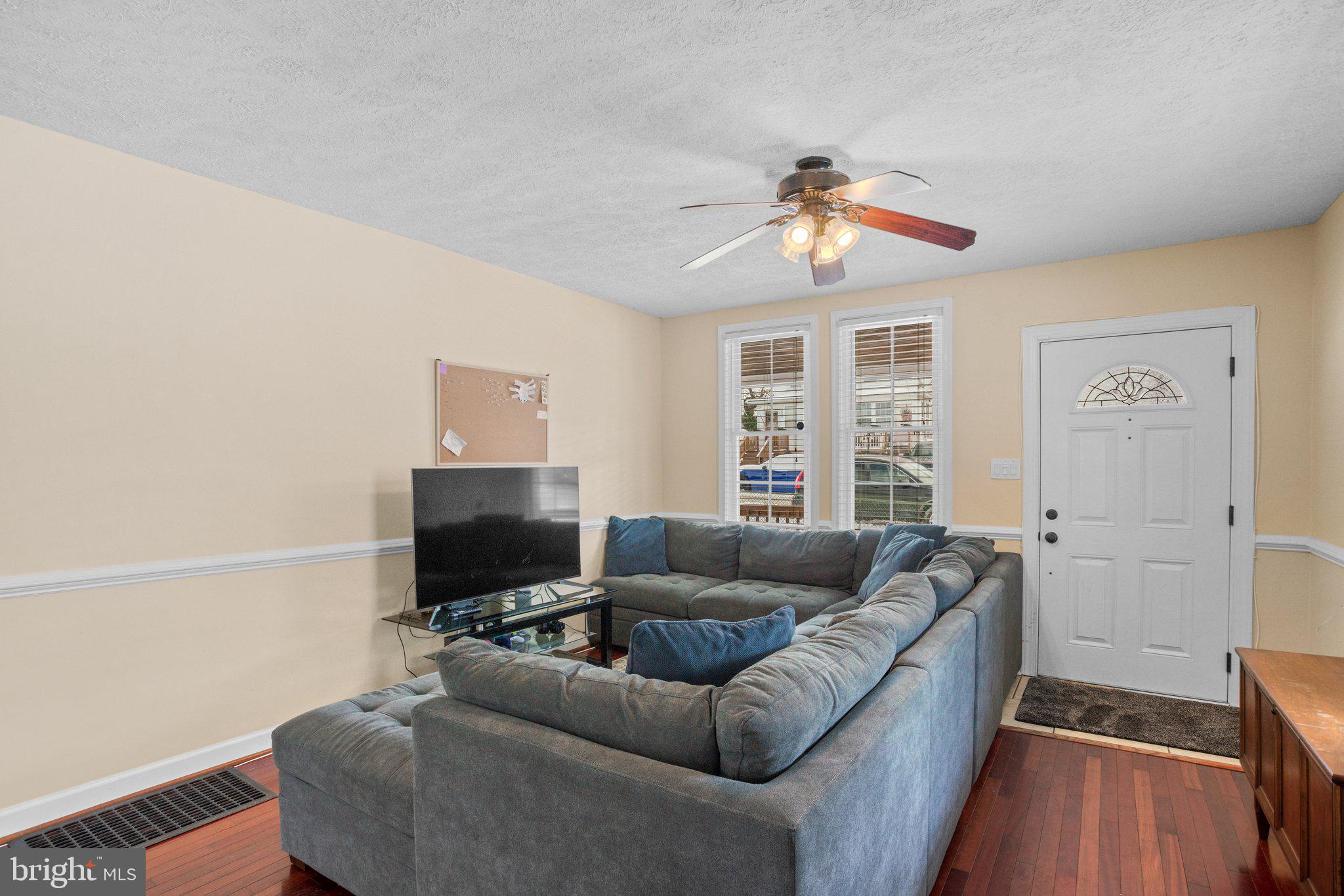 3604 Hineline Road Baltimore, MD 21229 - Photo 3 of 36 Living Room w/ Wood Floors