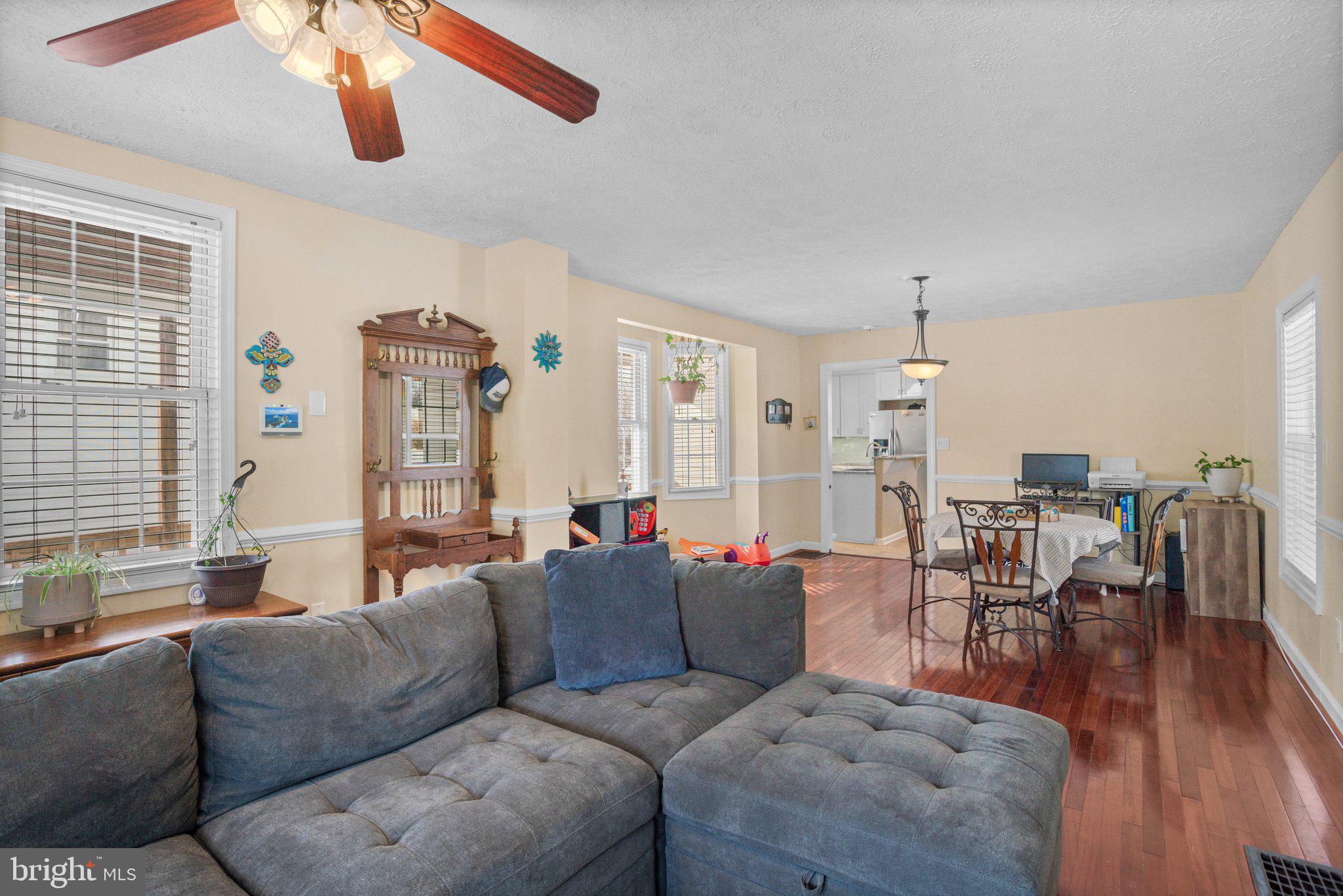 3604 Hineline Road Baltimore, MD 21229 - Photo 5 of 36 Living Room/Dining Room Combo