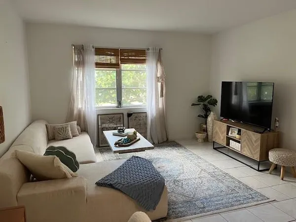 $155,000 | 1950 North Andrews Avenue, Unit 210D, Wilton Manors, FL 33305