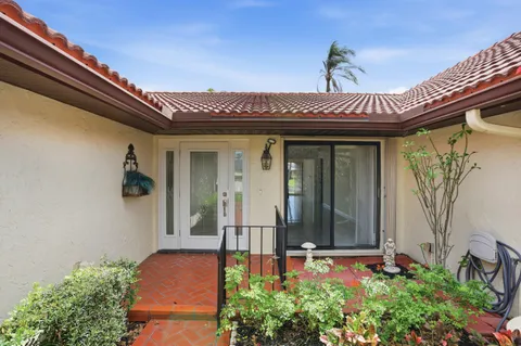 $495,000 | 10426 Vereda Circle, Boynton Beach, FL 33436