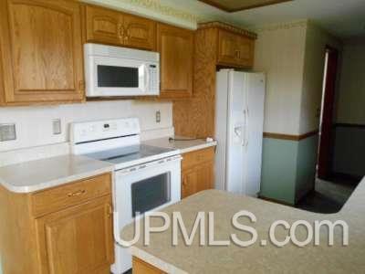 2733 18th Road Escanaba, MI 49829 - Photo 3 of 35