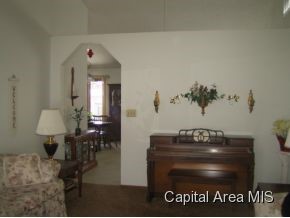 2613 Cooper Avenue Springfield, IL 62704 - Photo 5 of 11 Gallery Image 5