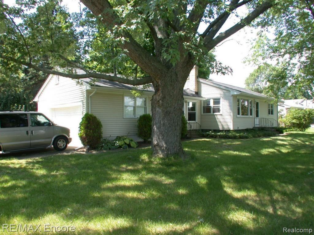 60 Crescent Road Waterford, MI 48327 - Photo 4 of 64 DSCN3342.jpg