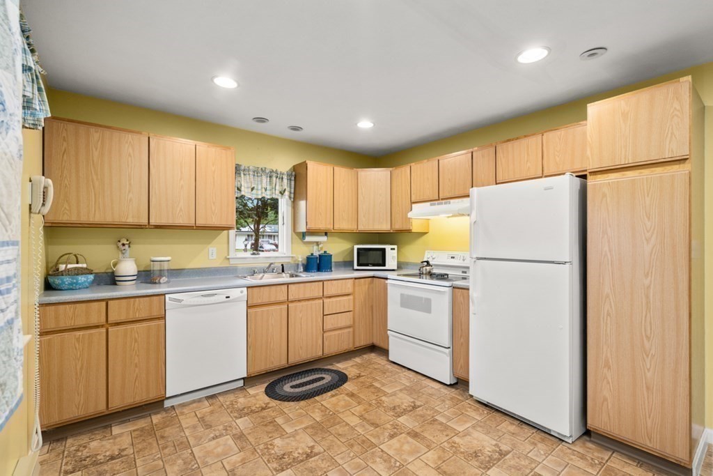 28 Colgate Road Beverly, MA 01915 - Photo 29 of 39 Gallery Image 29