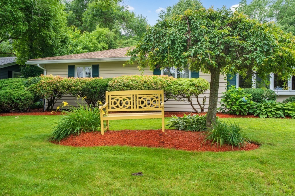 28 Colgate Road Beverly, MA 01915 - Photo 3 of 39 Gallery Image 3