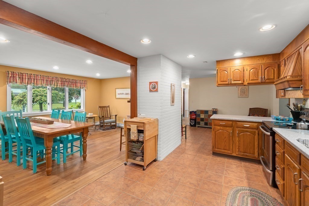 28 Colgate Road Beverly, MA 01915 - Photo 5 of 39 Gallery Image 5