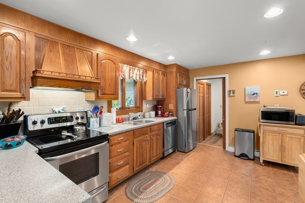 28 Colgate Road Beverly, MA 01915 - Photo 6 of 39 Gallery Image 6