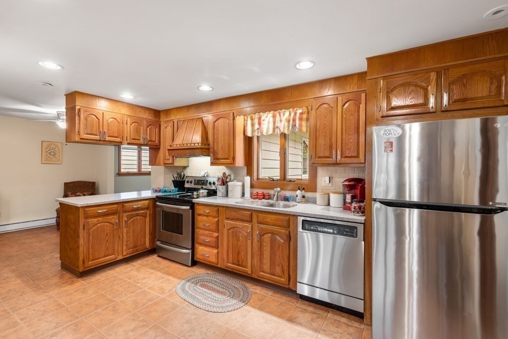 28 Colgate Road Beverly, MA 01915 - Photo 7 of 39 Gallery Image 7