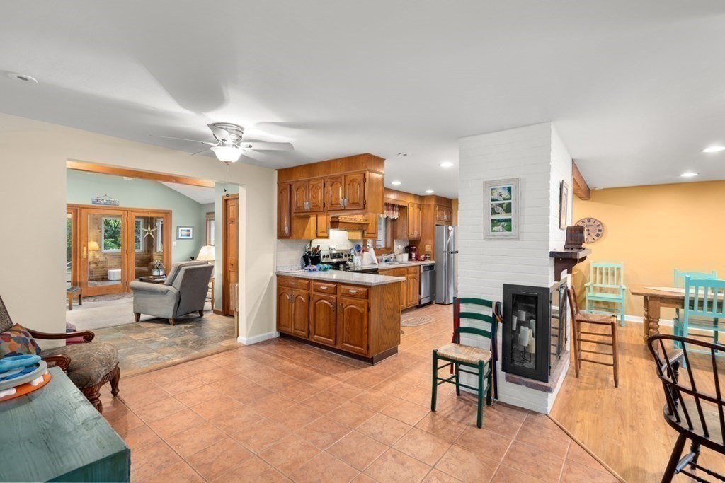 28 Colgate Road Beverly, MA 01915 - Photo 9 of 39 Gallery Image 9