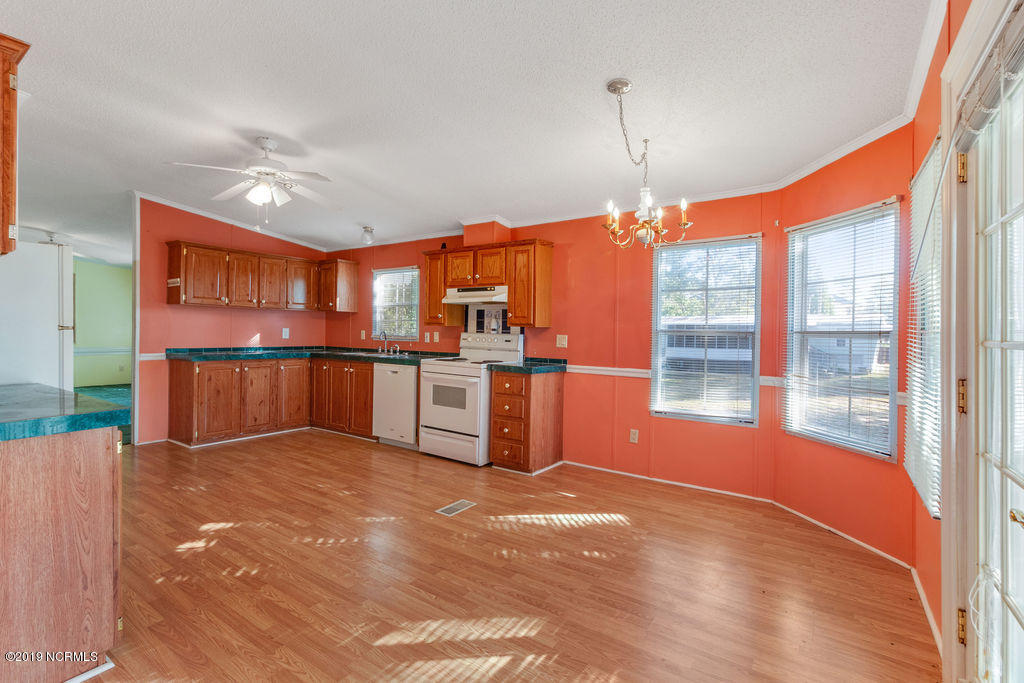 507 Little Kinston Road Surf City, NC 28445 - Photo 4 of 27 IMG_4465