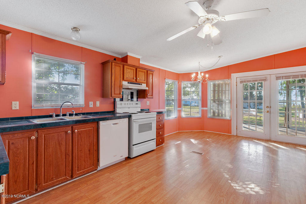 507 Little Kinston Road Surf City, NC 28445 - Photo 6 of 27 IMG_4478