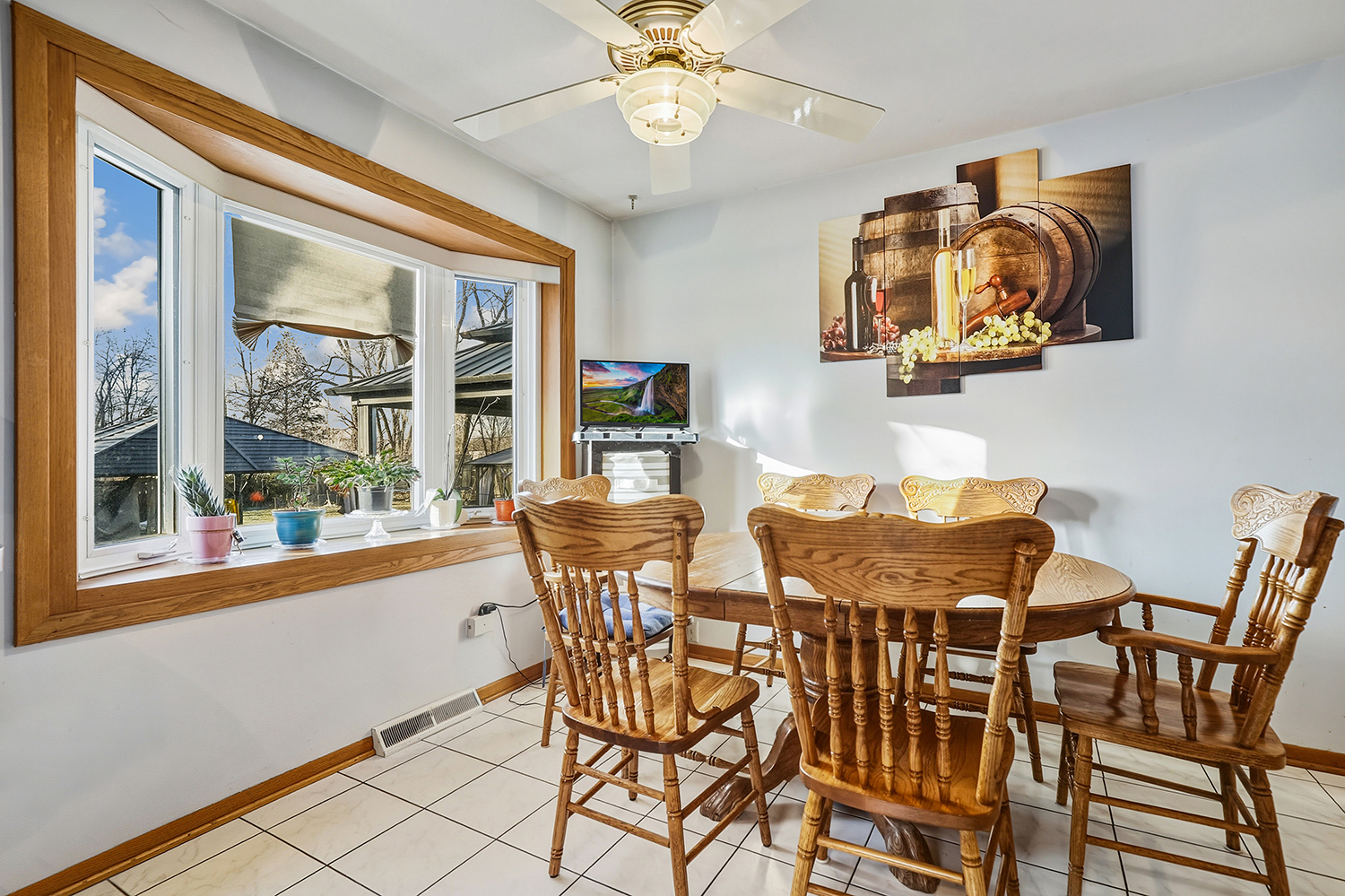 11S450 Carpenter Street Lemont, IL 60439 - Photo 7 of 29 a view of a dining room with furniture and chandelier