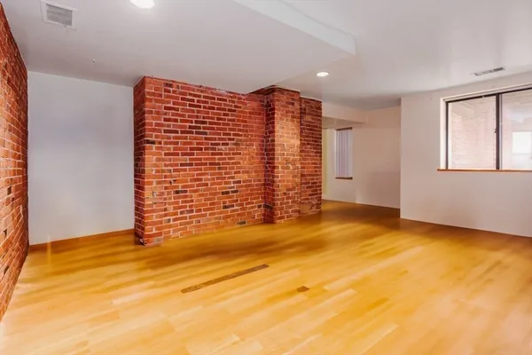 $3,900 | 111 Gainsborough Street, Unit 108, Boston, MA 02115