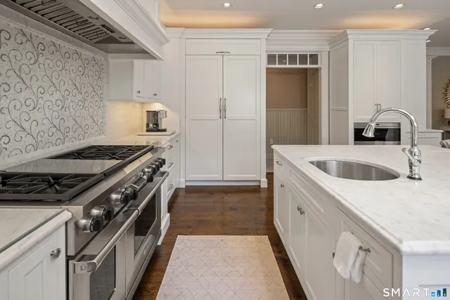 $3,775,000 | 110 Queens Grant Drive, Fairfield, CT 06824