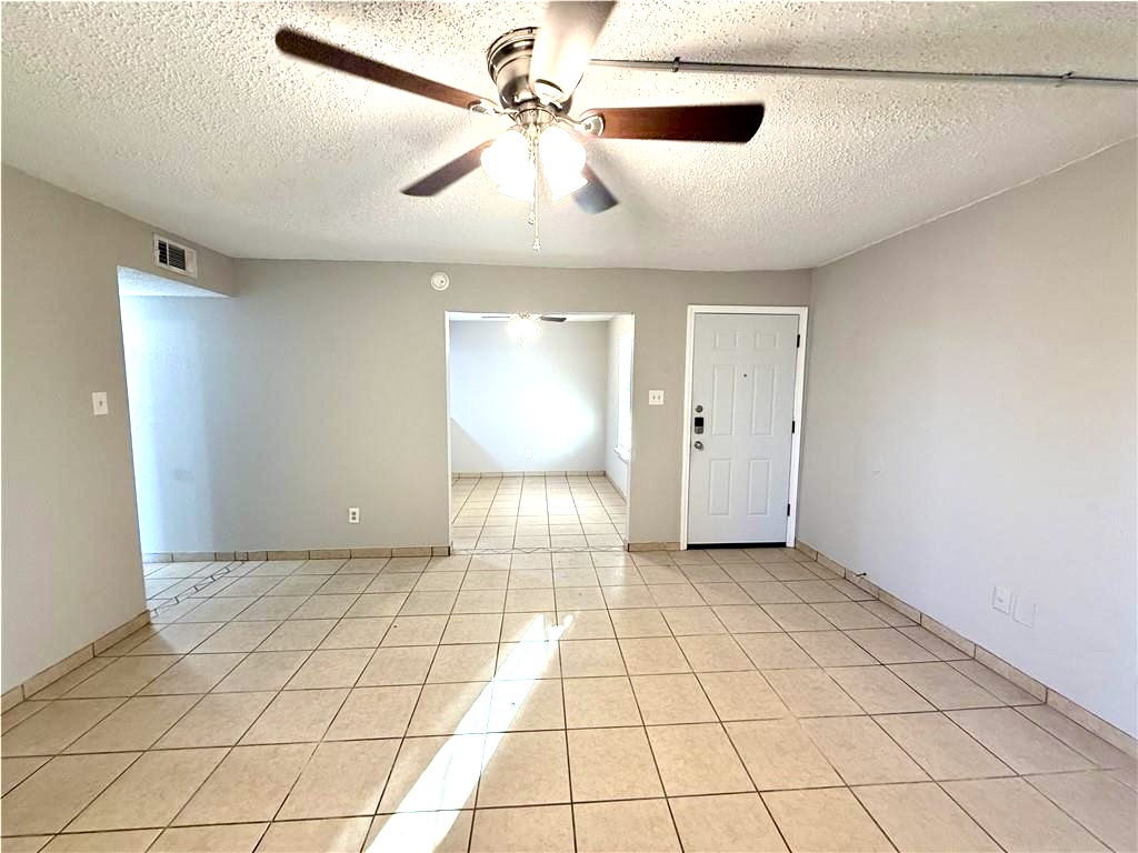 2000 Kazmeier, Unit 31 Bryan, TX 77802 - Photo 5 of 11 Gallery Image 5