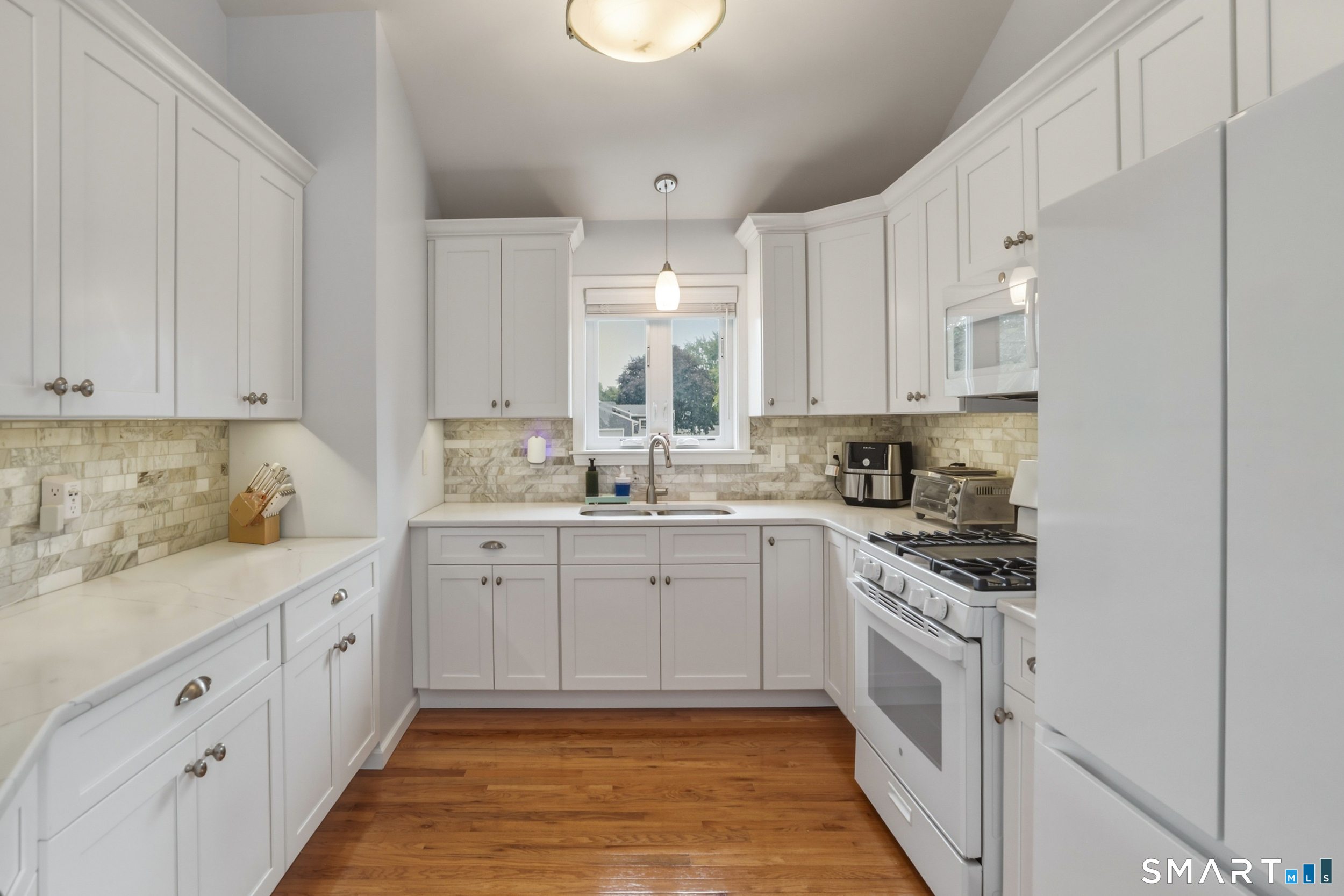 161 Leetes Island Road Branford, CT 06405 - Photo 23 of 39 Gallery Image 23