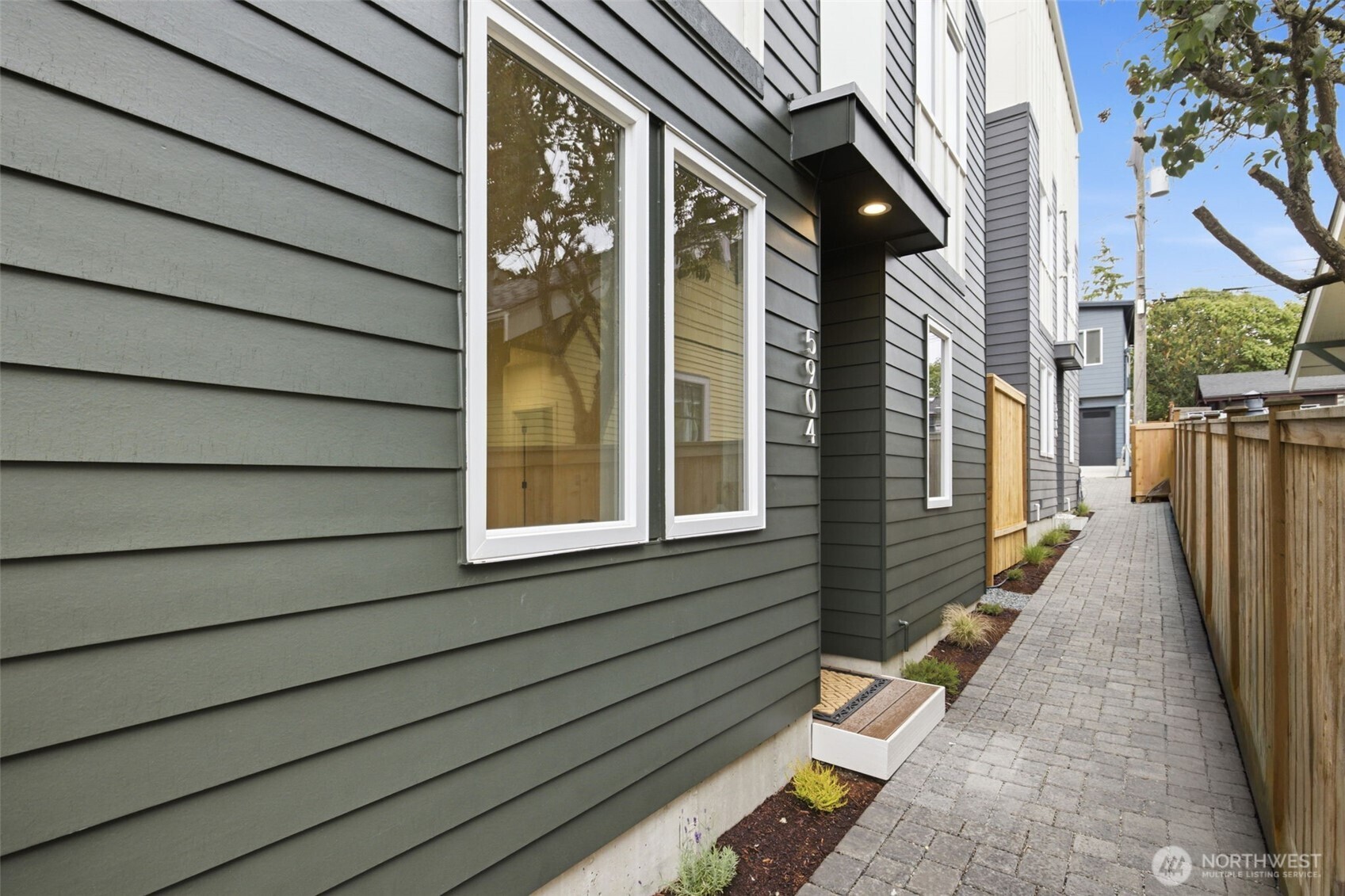 5904 42nd Avenue Southwest Seattle, WA 98136 - Photo 3 of 40