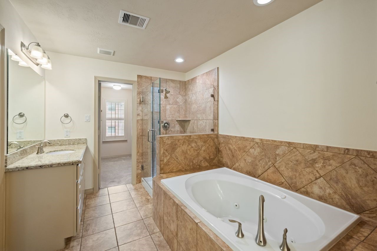 4018 Childress Street Houston, TX 77005 - Photo 16 of 20 Primary Bathroom/View 2