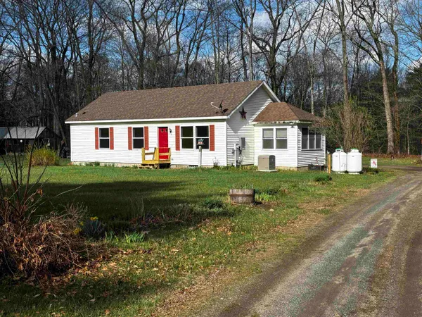 $2,950 | 49 River Road, Westmoreland, NH 03467