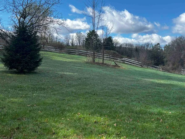 $2,950 | 49 River Road, Westmoreland, NH 03467